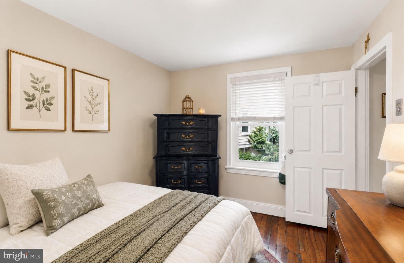 227 Watkins St photo 8