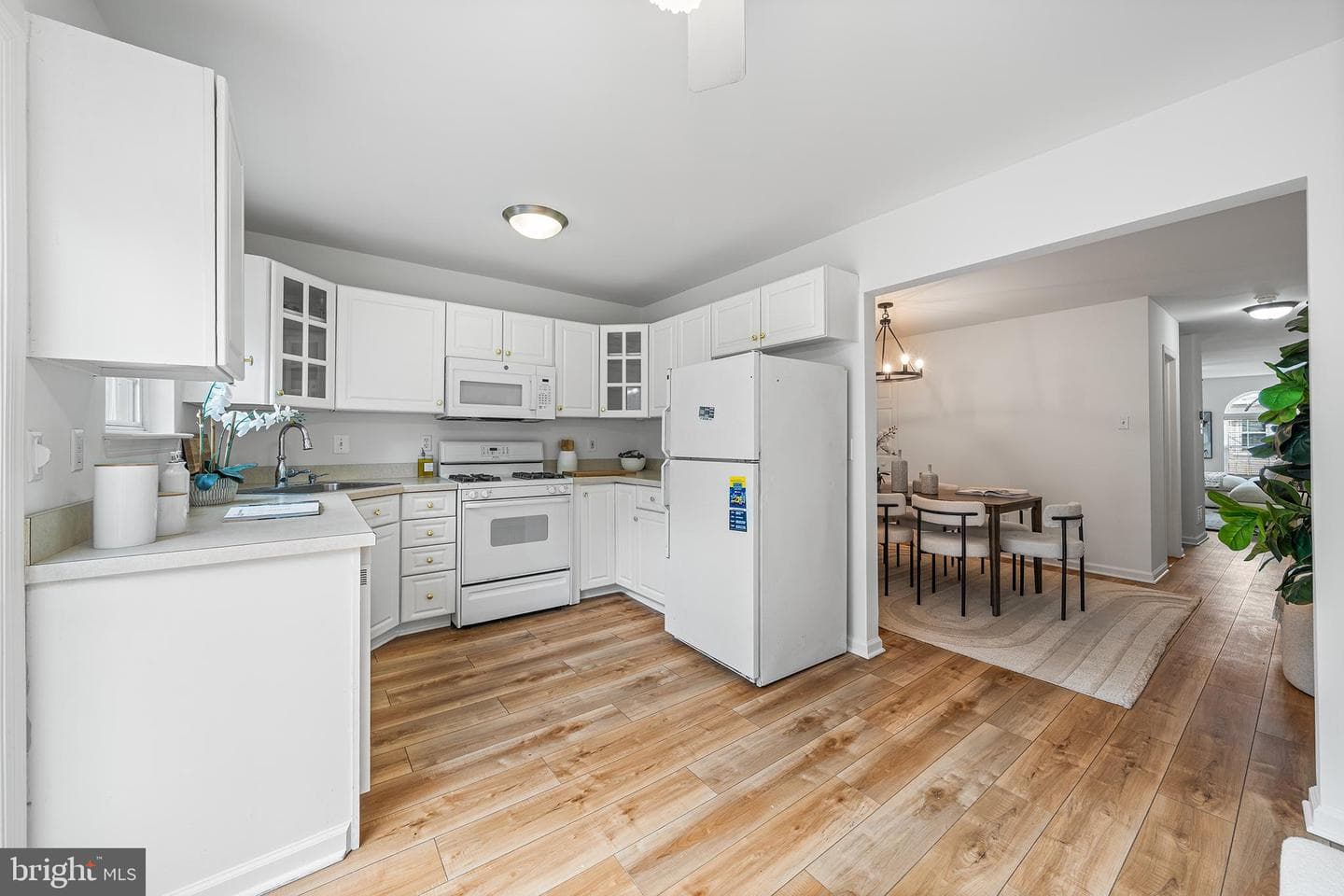 4847 Ogle St photo 6