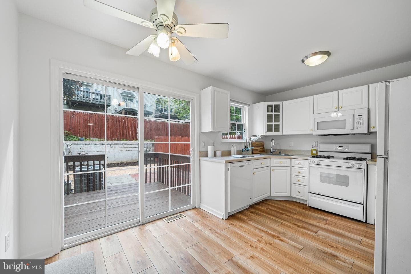 4847 Ogle St photo 8