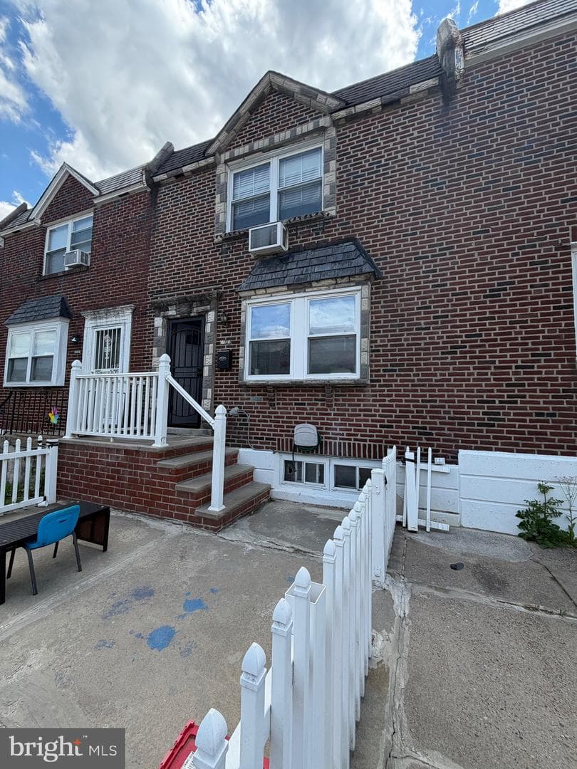 1130 Elbridge Street photo 2