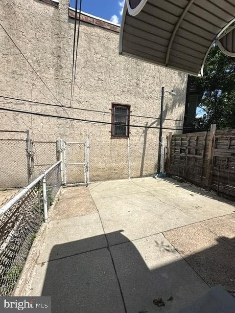 2011 Castor Avenue photo 9
