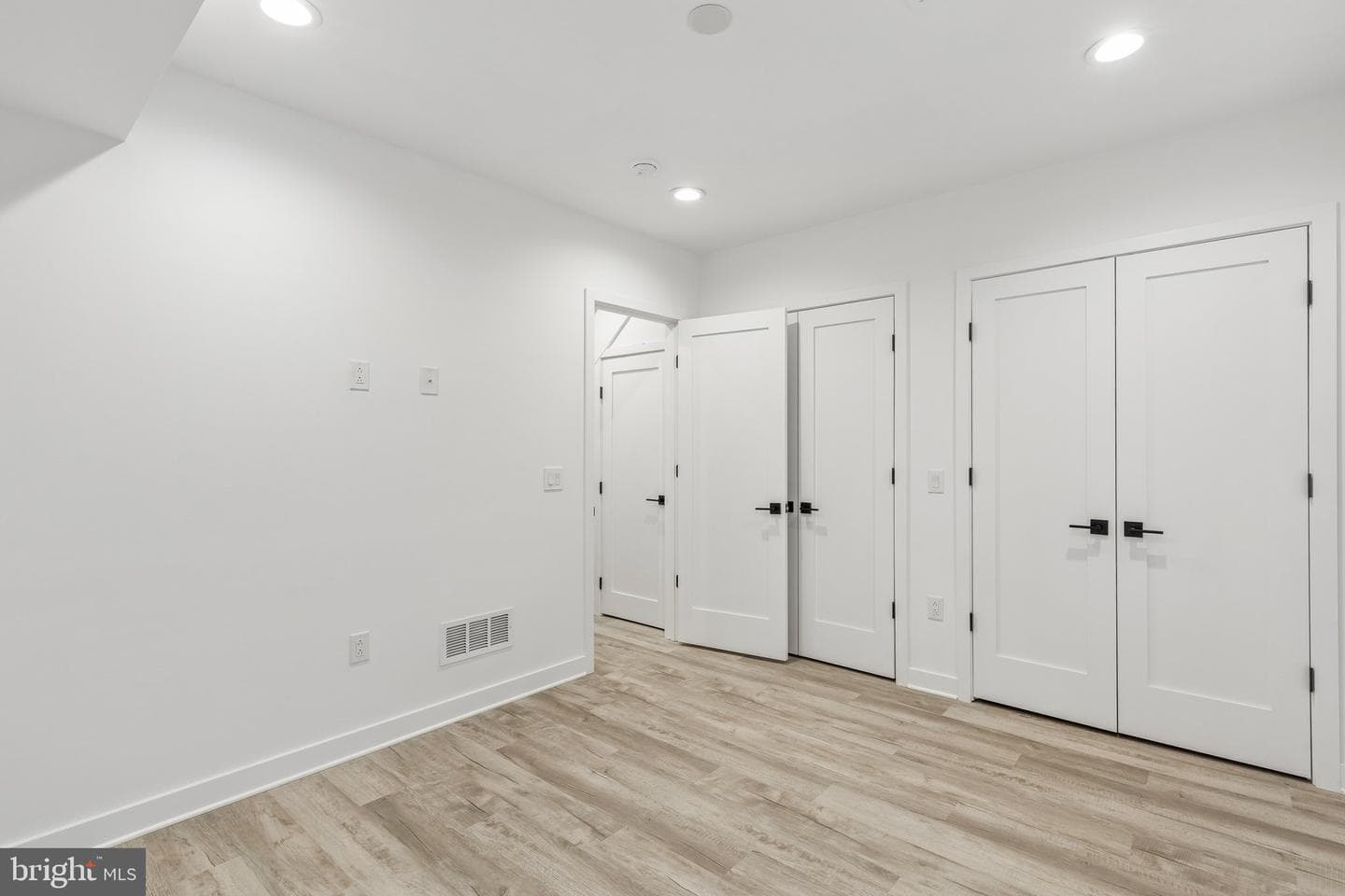 1342 S Bouvier Street photo 40