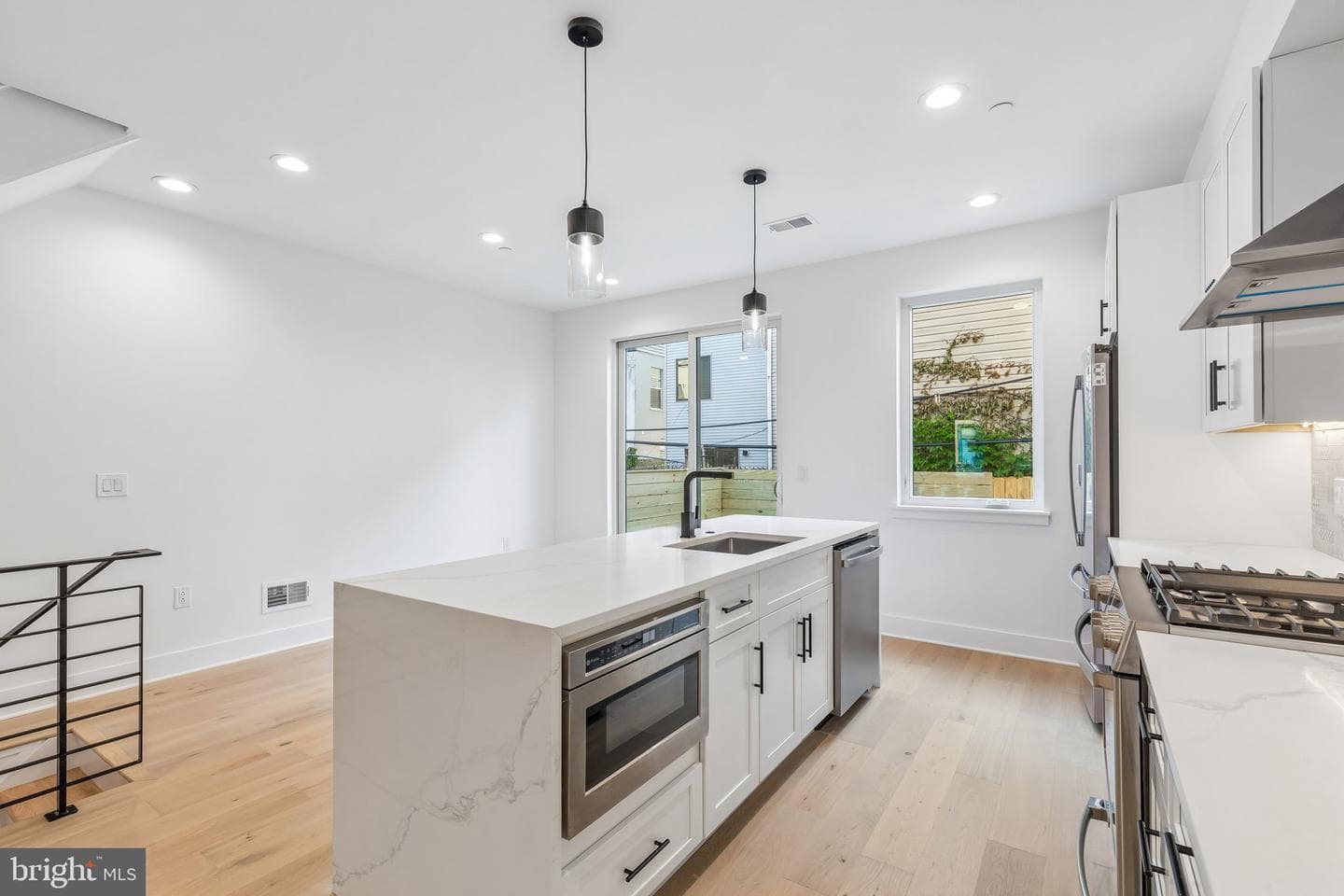 1342 S Bouvier Street photo 6