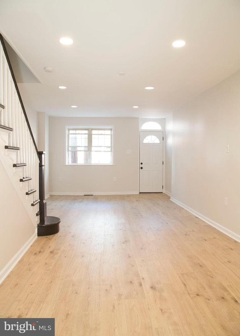 1229 S Warnock Street photo 3