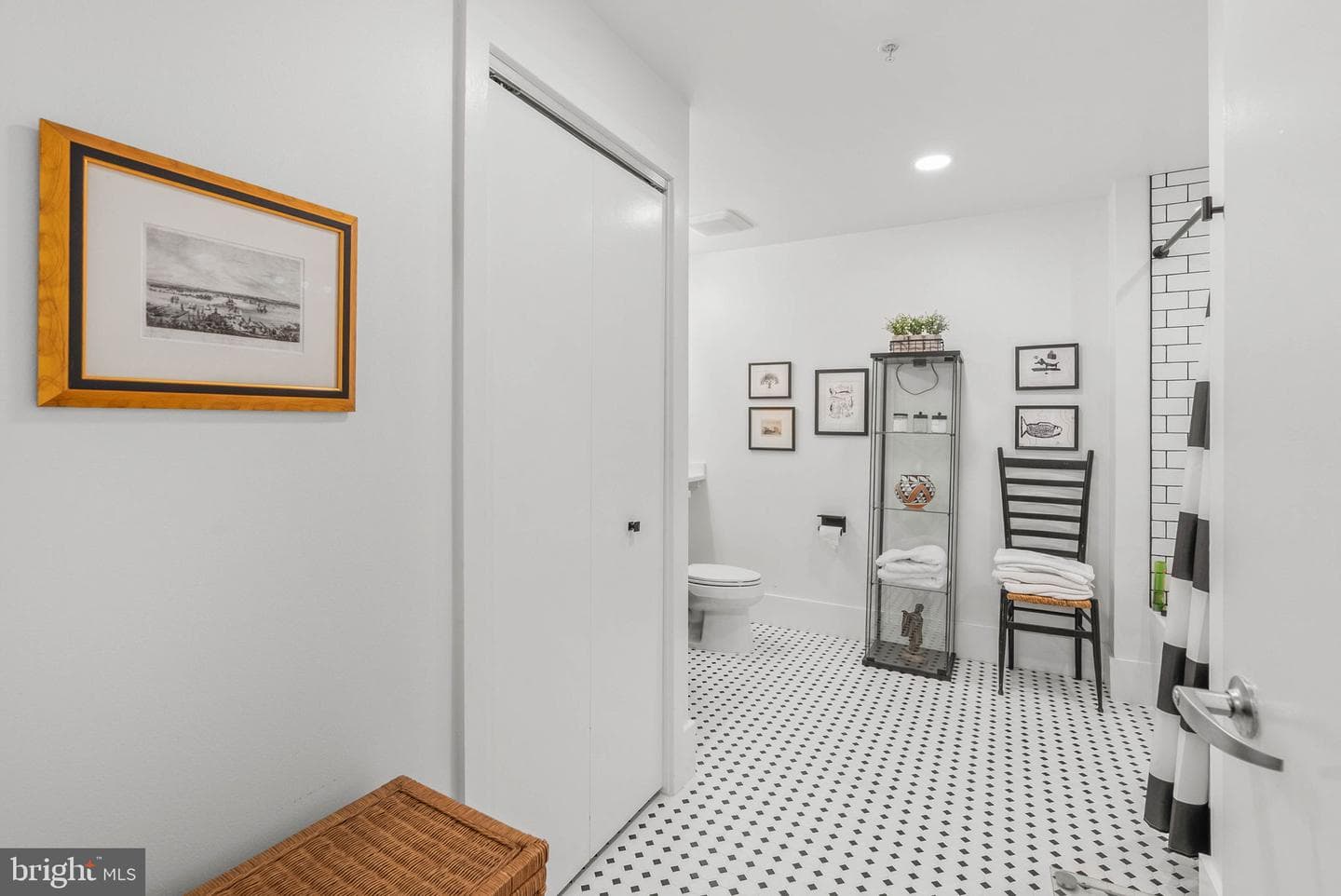 717 S Columbus Boulevard #1416 photo 23