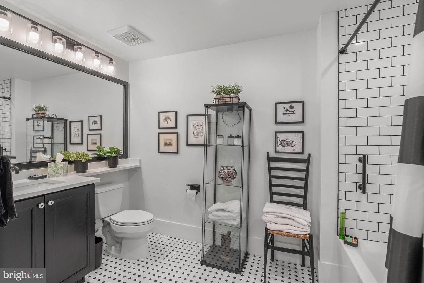 717 S Columbus Boulevard #1416 photo 25