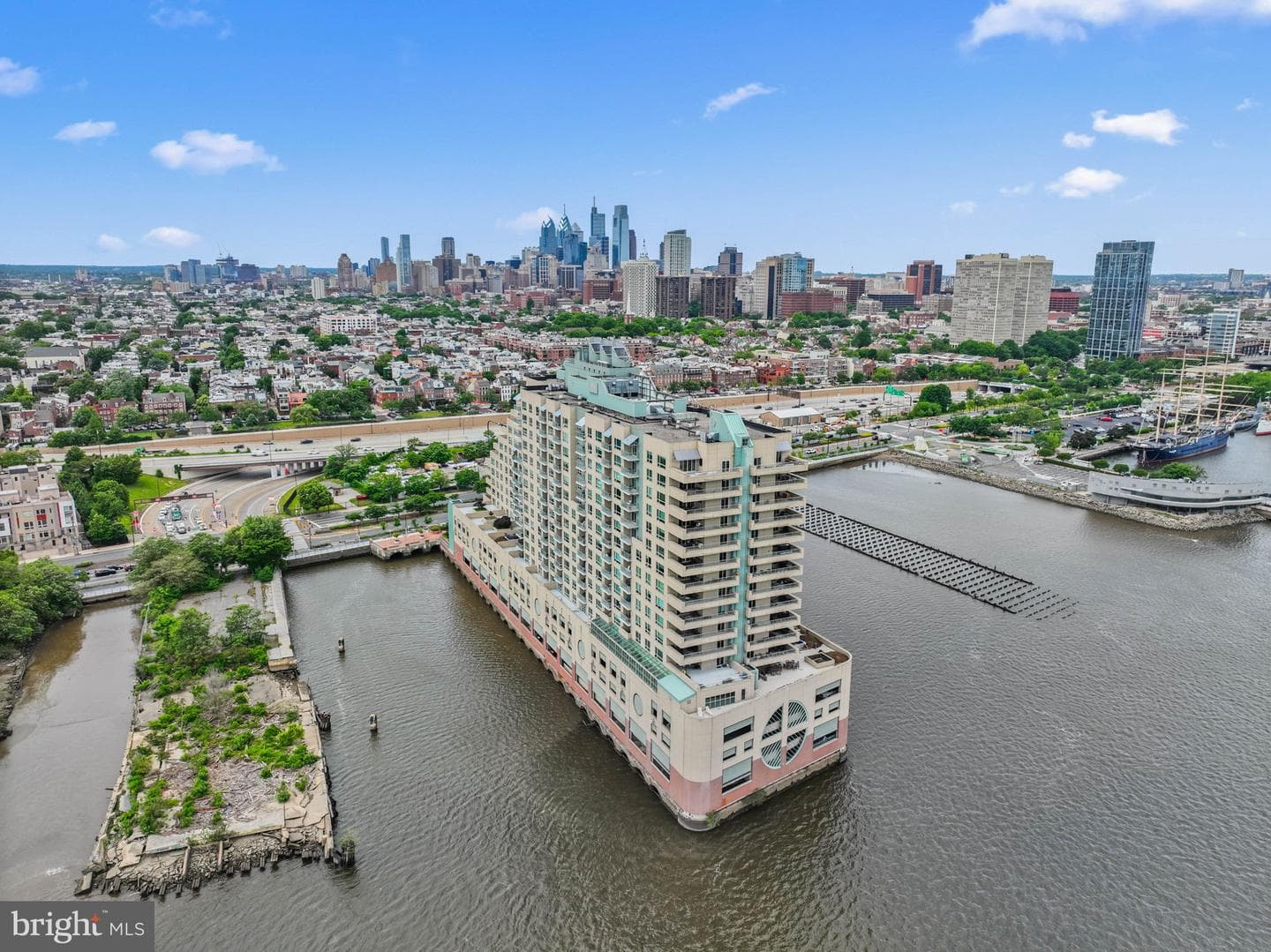717 S Columbus Boulevard #1416 photo 37