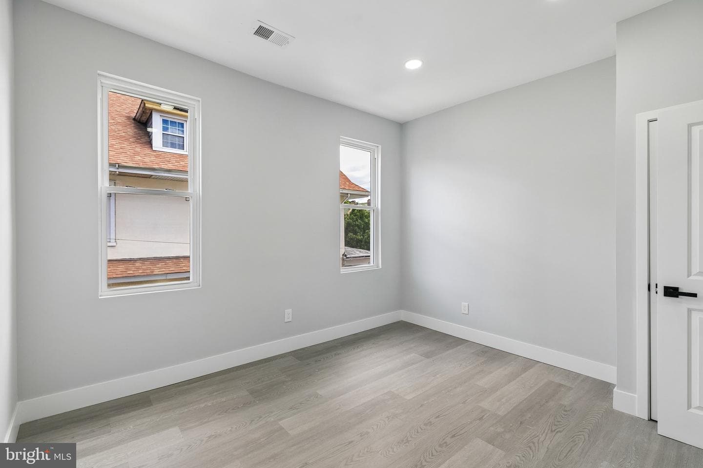 6506 N Park Avenue photo 23