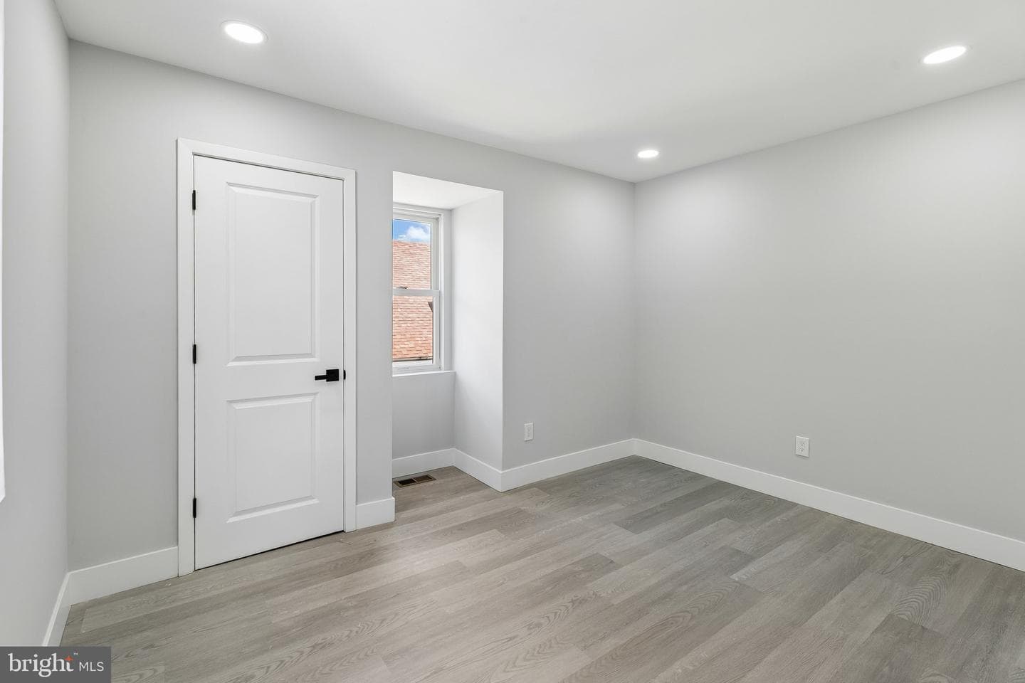 6506 N Park Avenue photo 32