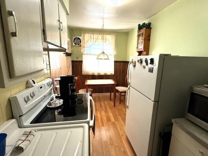 6645 Cottage St photo 10