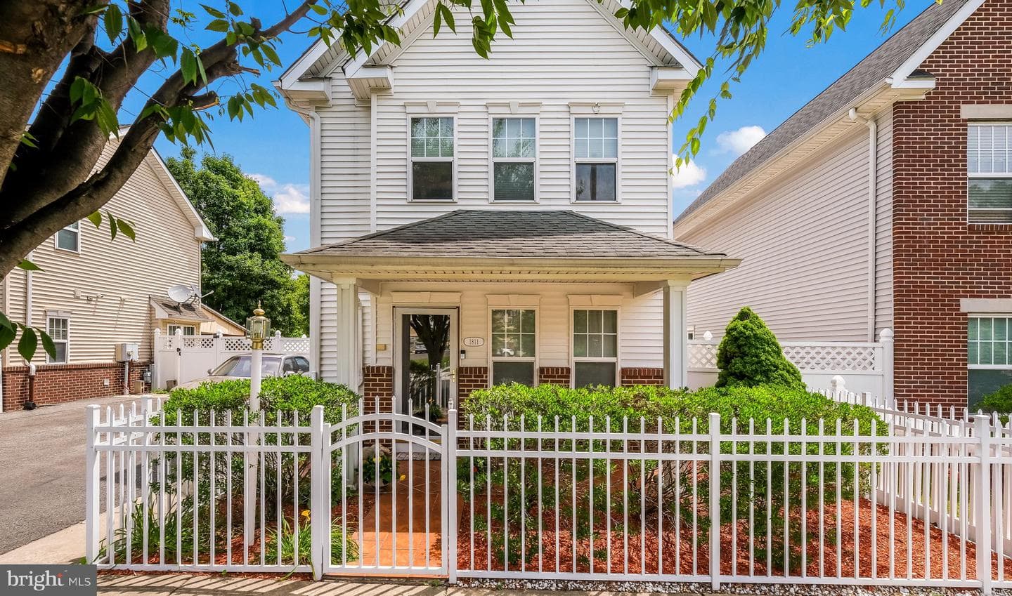 1811 N Franklin Street photo 1