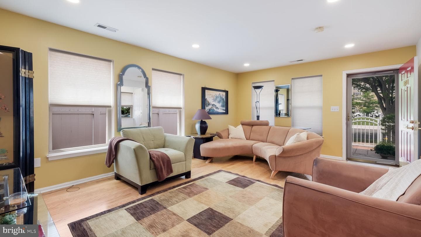 1811 N Franklin Street photo 10