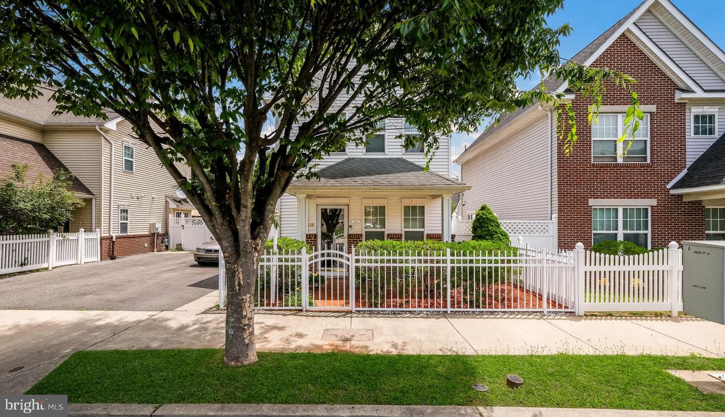 1811 N Franklin Street photo 2