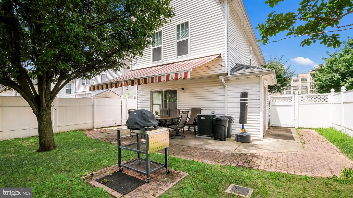 1811 N Franklin Street photo 28