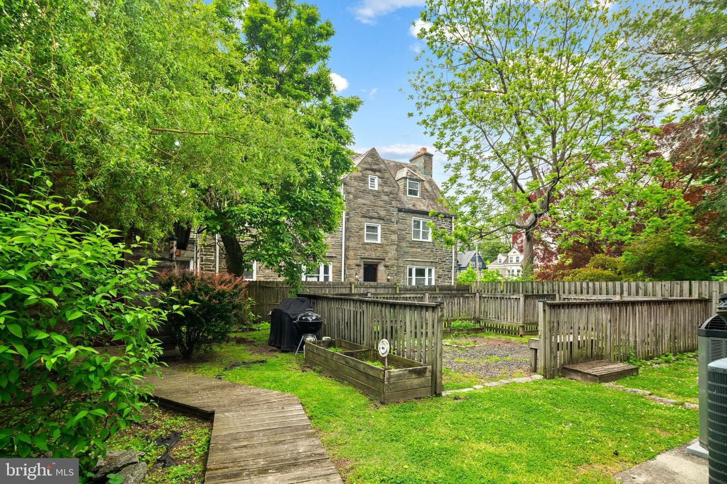 112 W Upsal Street photo 67