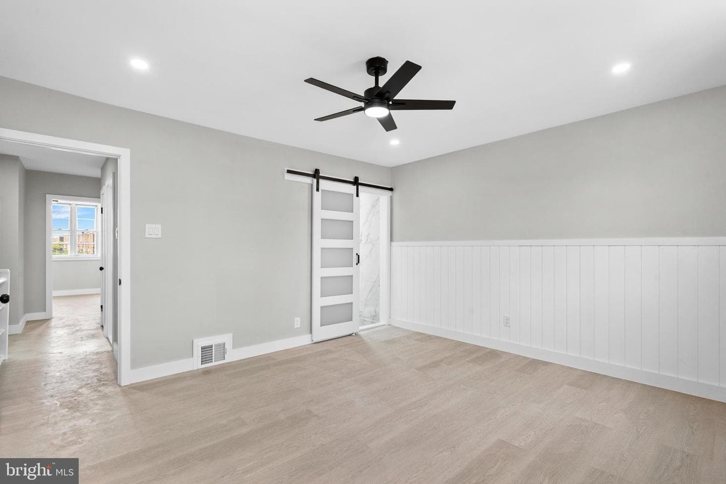 6908 Roosevelt Boulevard photo 22