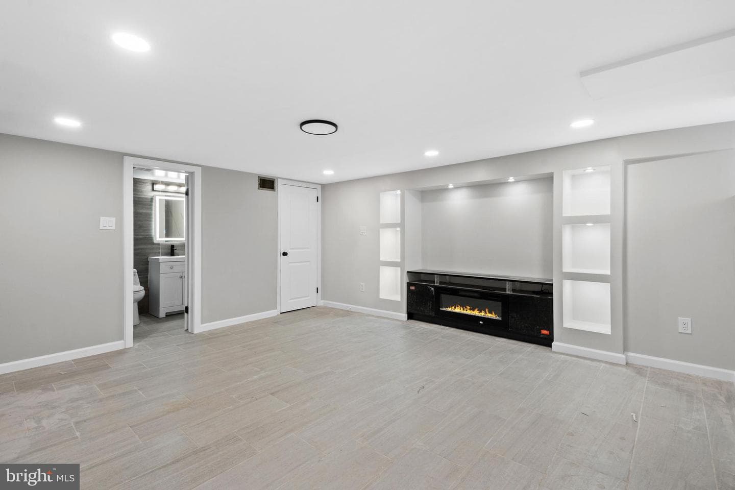 6908 Roosevelt Boulevard photo 30