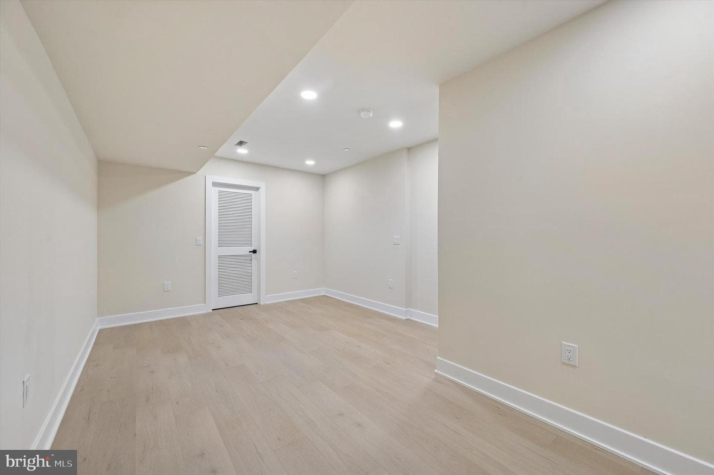 636 N Shedwick Street photo 31
