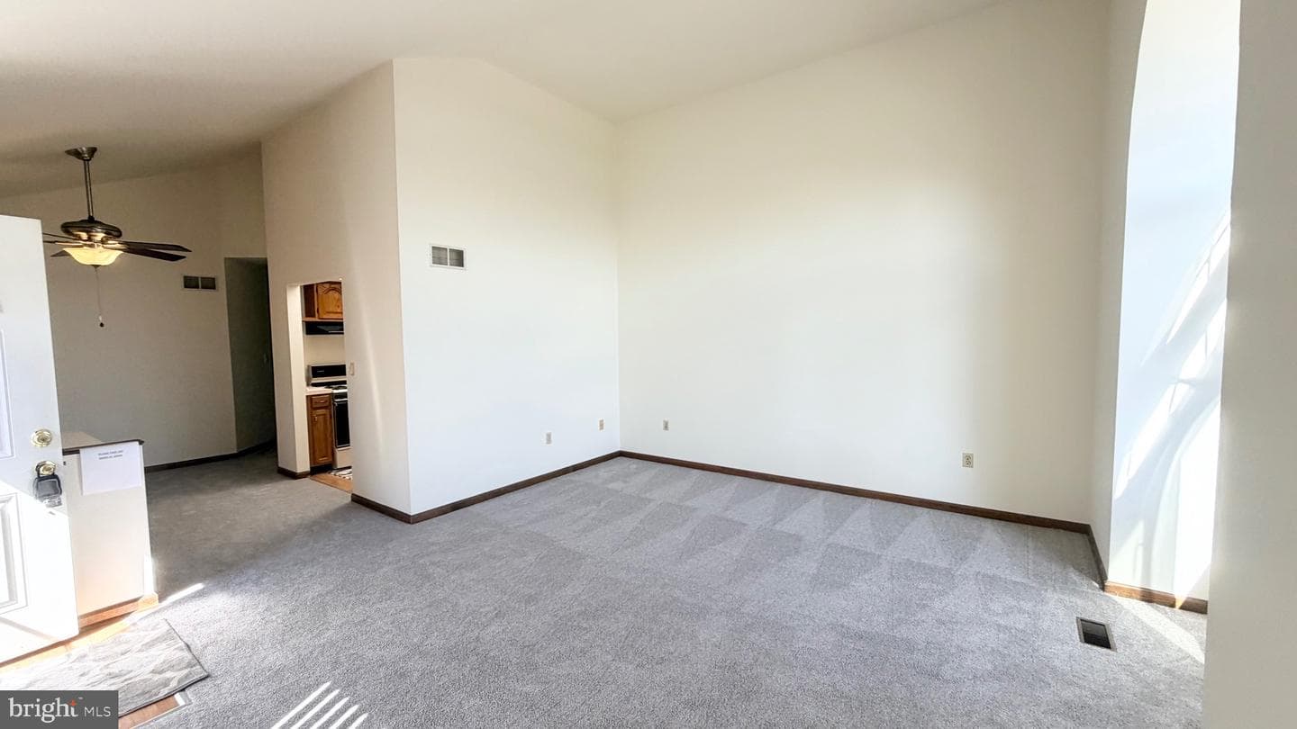 402 Solly Ave photo 5