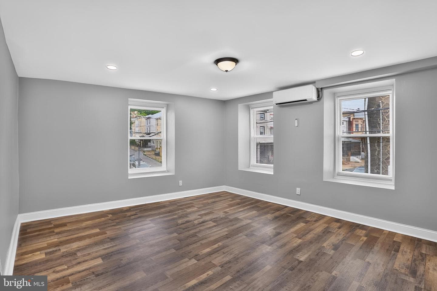 182 Dupont St photo 13