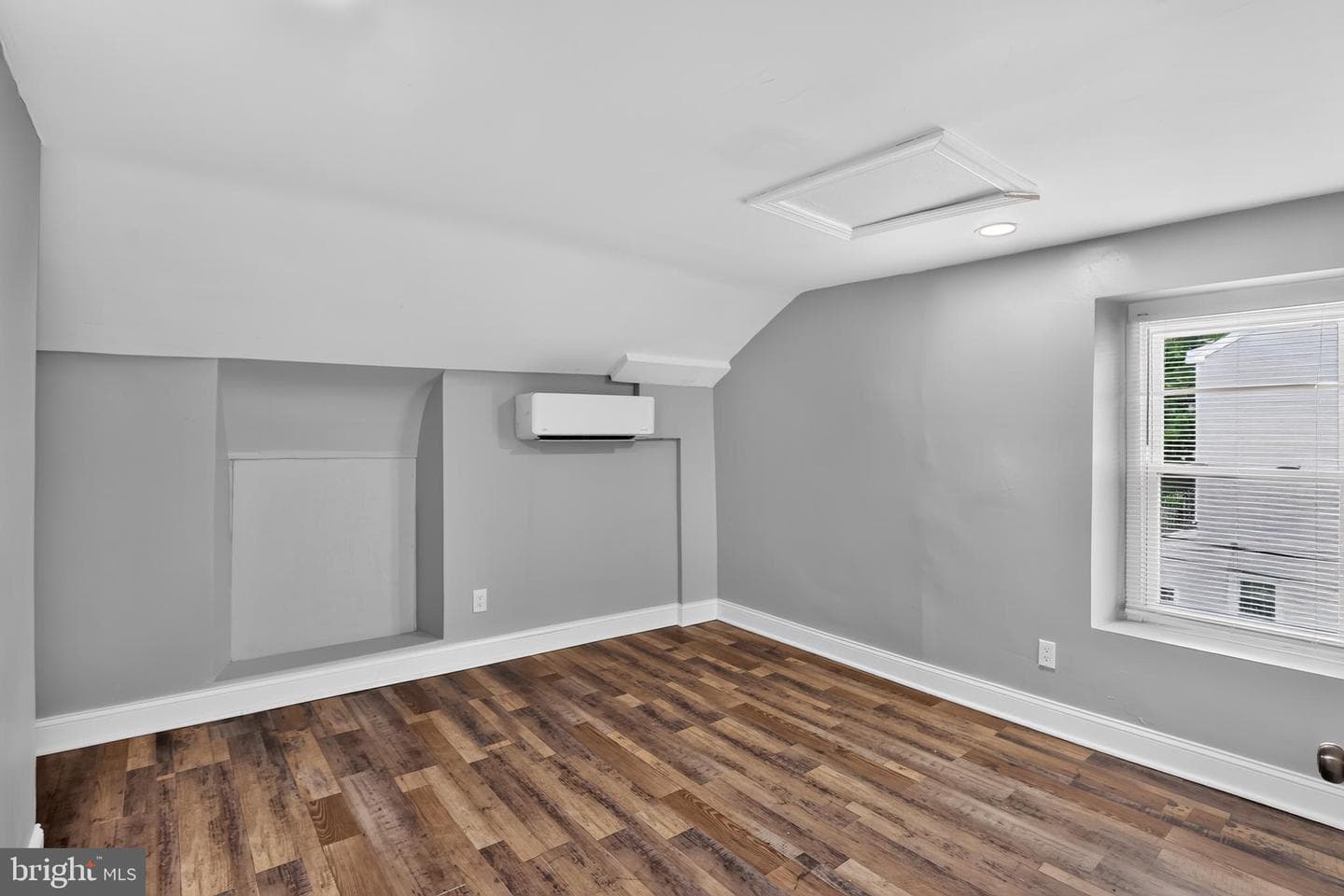 182 Dupont St photo 16