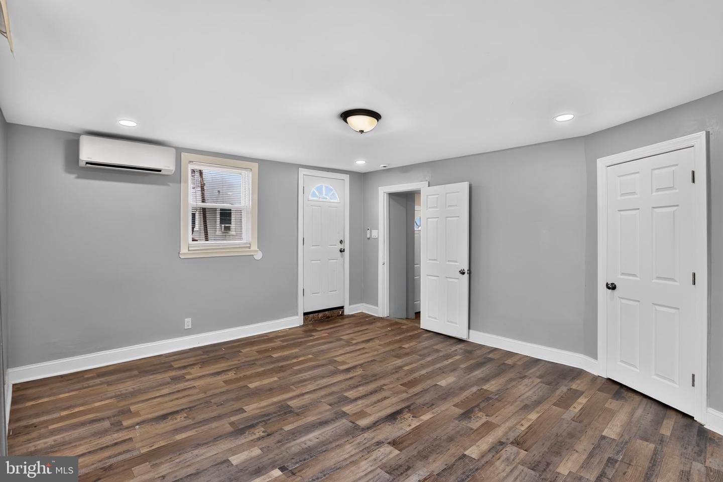 182 Dupont St photo 6