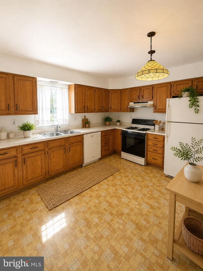 584 Green Lane photo 7