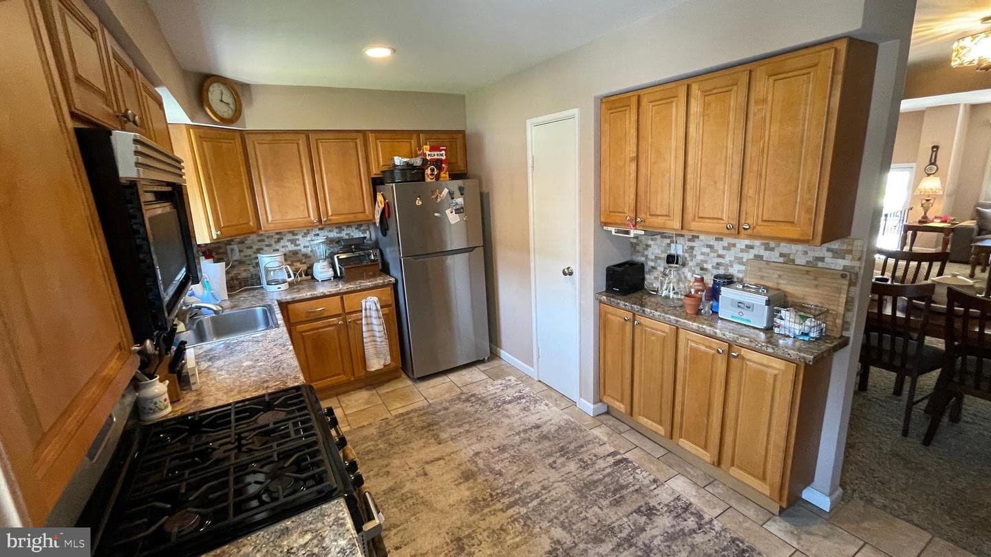 9888 Garvey Drive photo 10