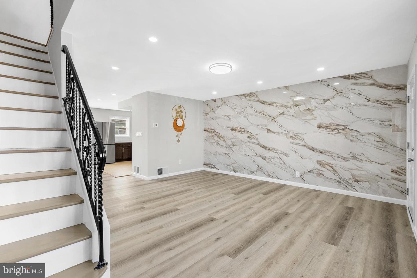 7233 Rupert Street photo 2