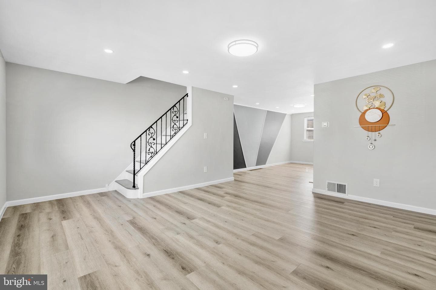 7233 Rupert Street photo 4
