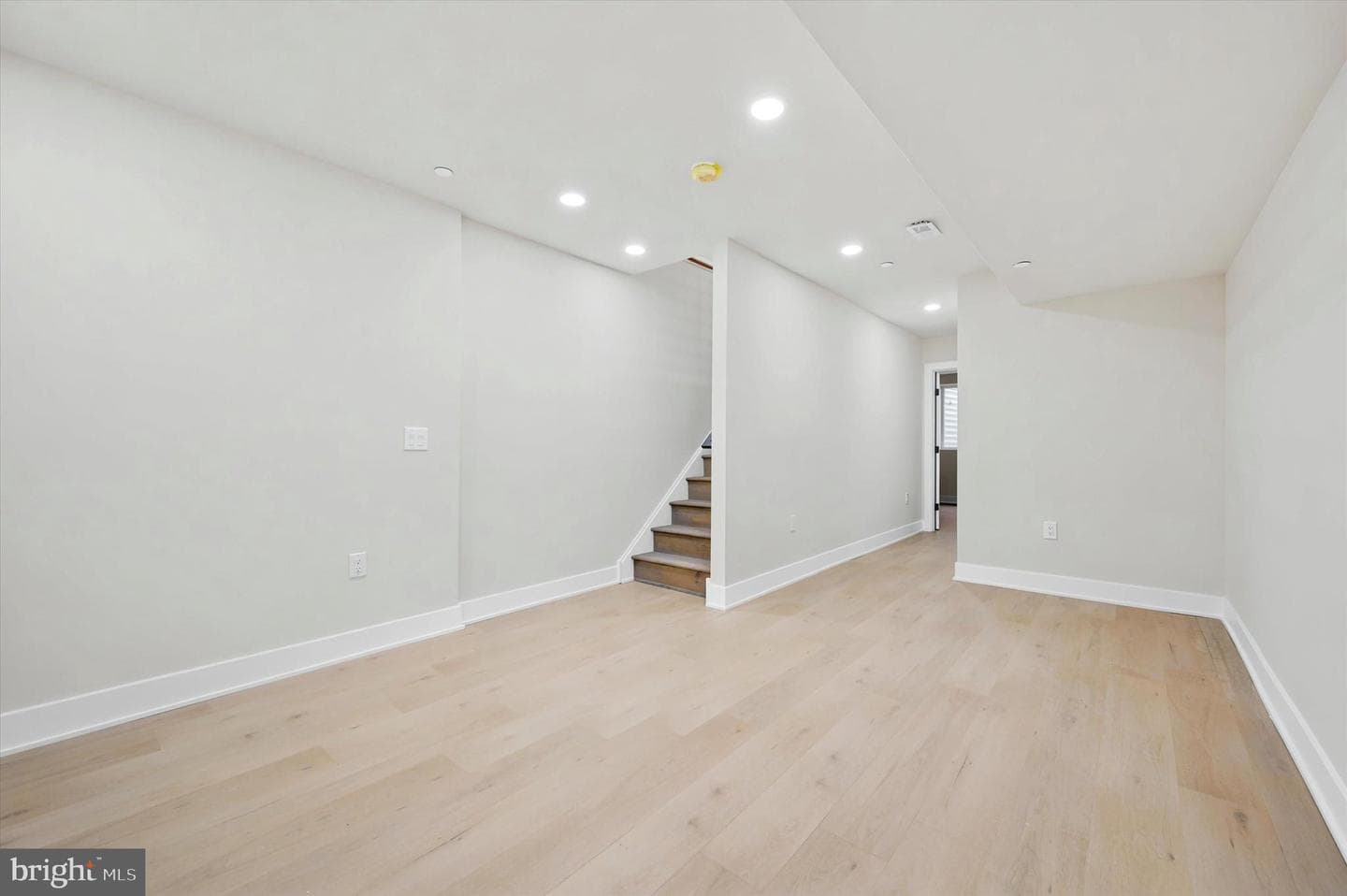 634 N Shedwick Street photo 37