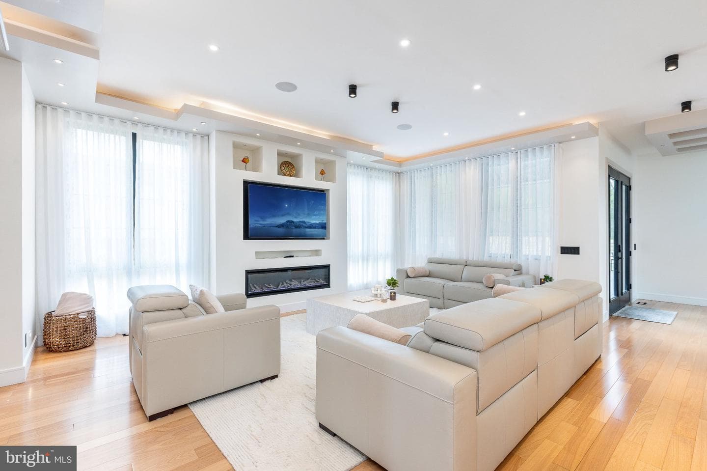 9739 Krewstown photo 17