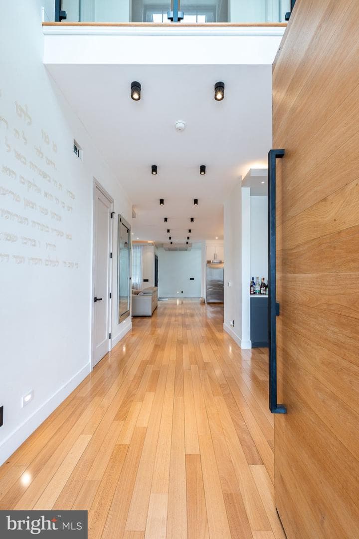 9739 Krewstown photo 3