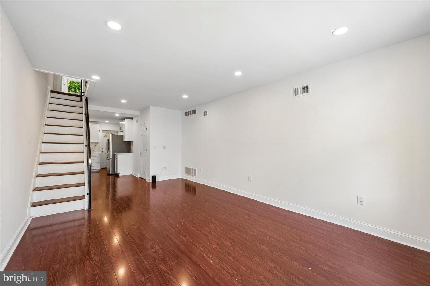 2542 W York Street photo 3
