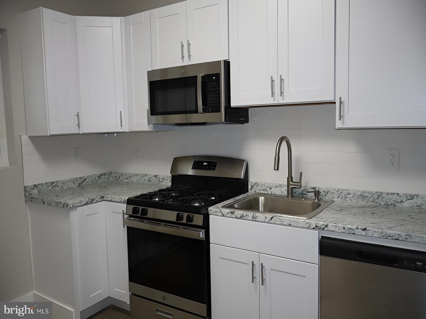 3336 N Hancock Street photo 12