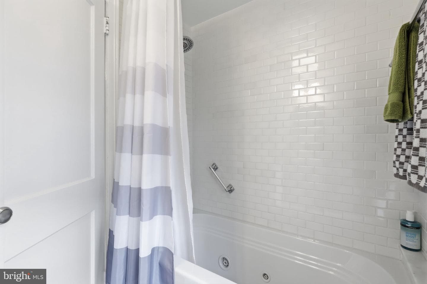 509 E Roumfort Road photo 28