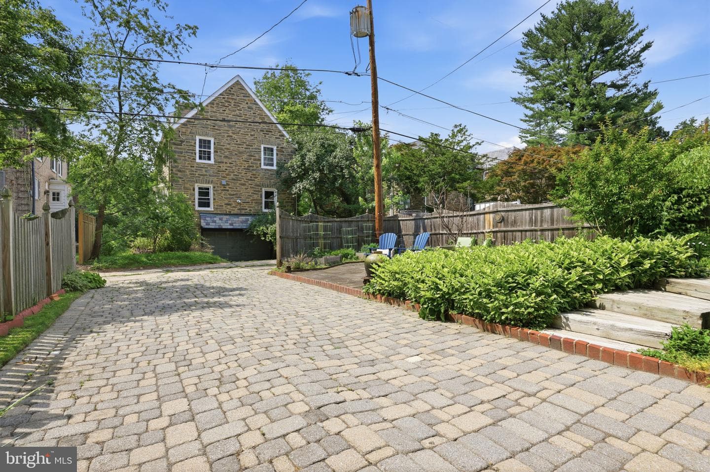 509 E Roumfort Road photo 75