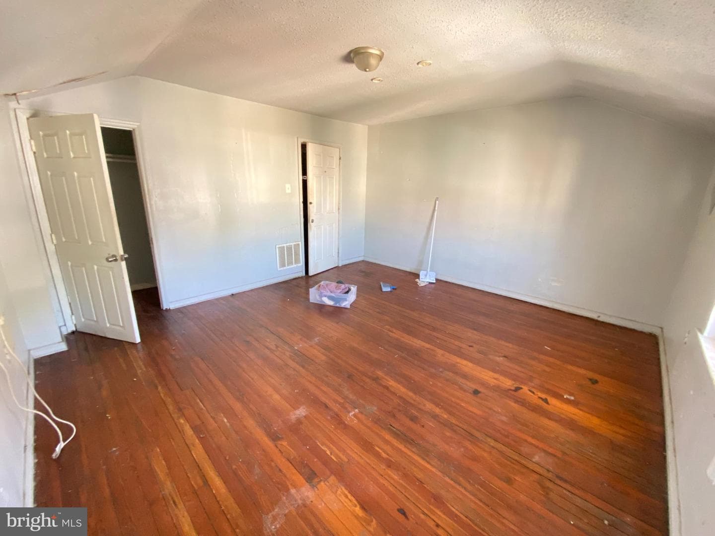 66 E Coulter Street photo 11