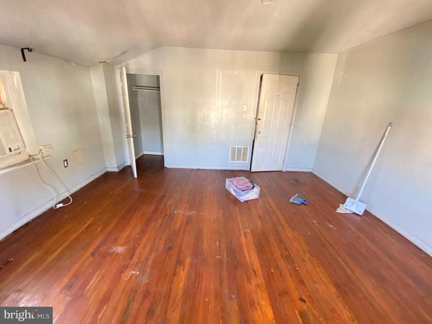 66 E Coulter Street photo 33