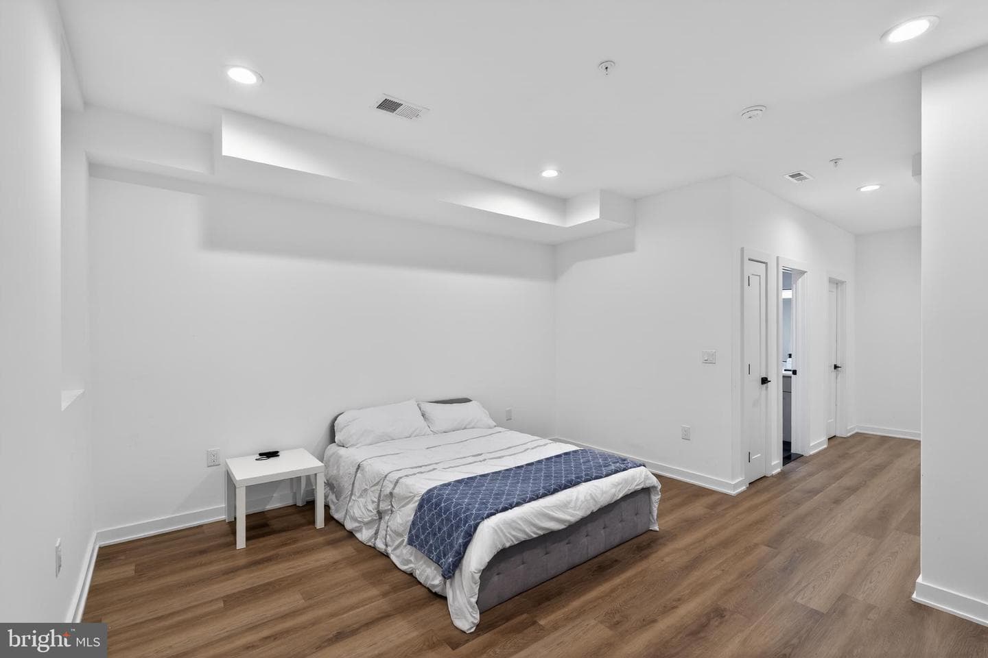2229 N Hope Street photo 11