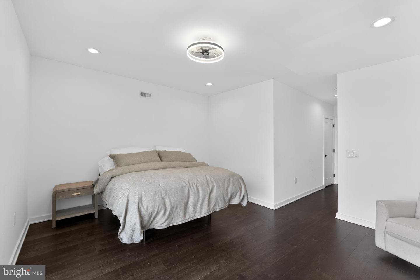 2229 N Hope Street photo 12