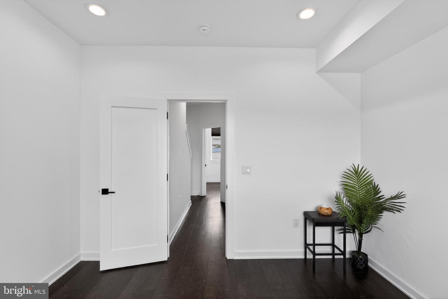 2229 N Hope Street photo 25