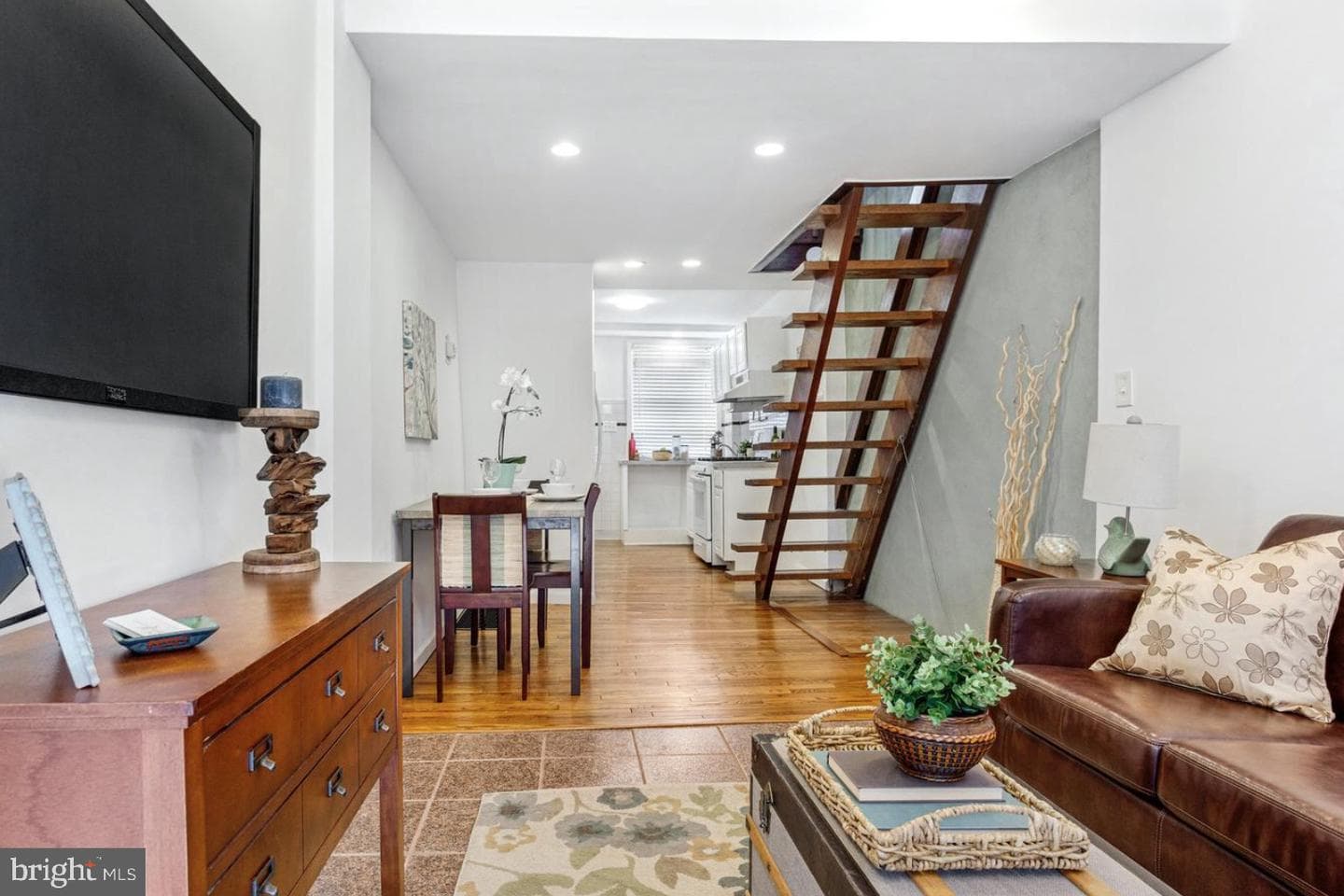 1036 Montrose Street photo 6