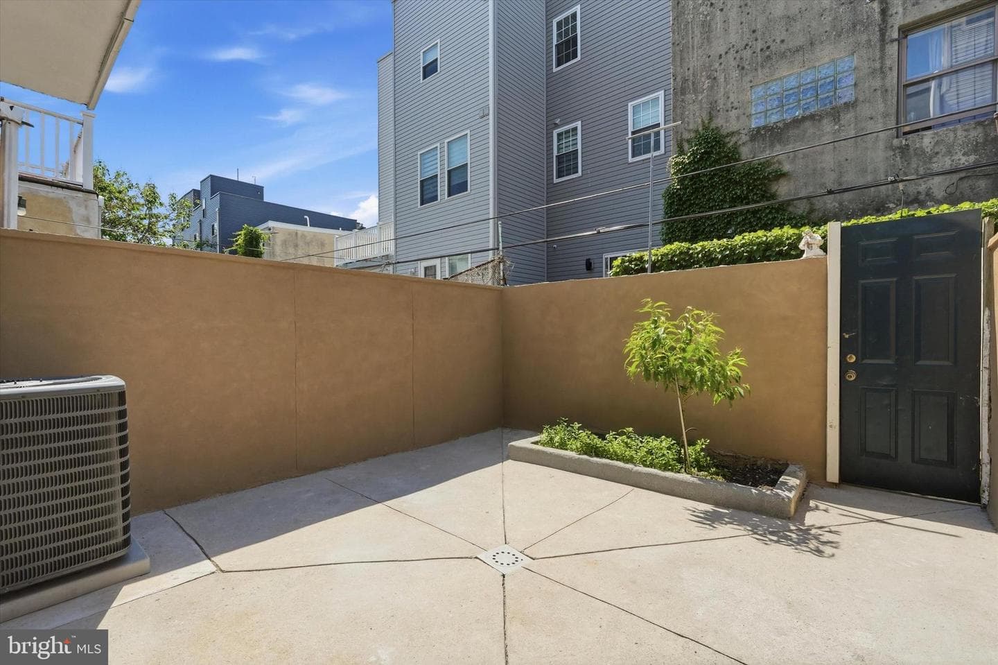 726 Mckean Street photo 32