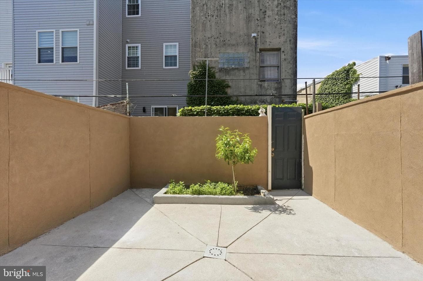 726 Mckean Street photo 33