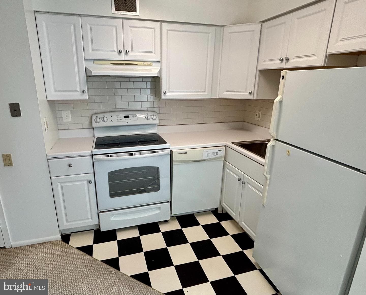 1420 Locust St # 12B photo 5