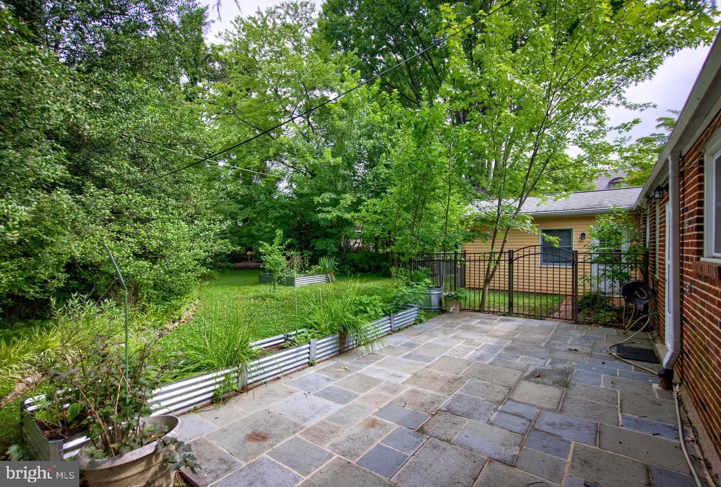 307 E Roumfort Road photo 16