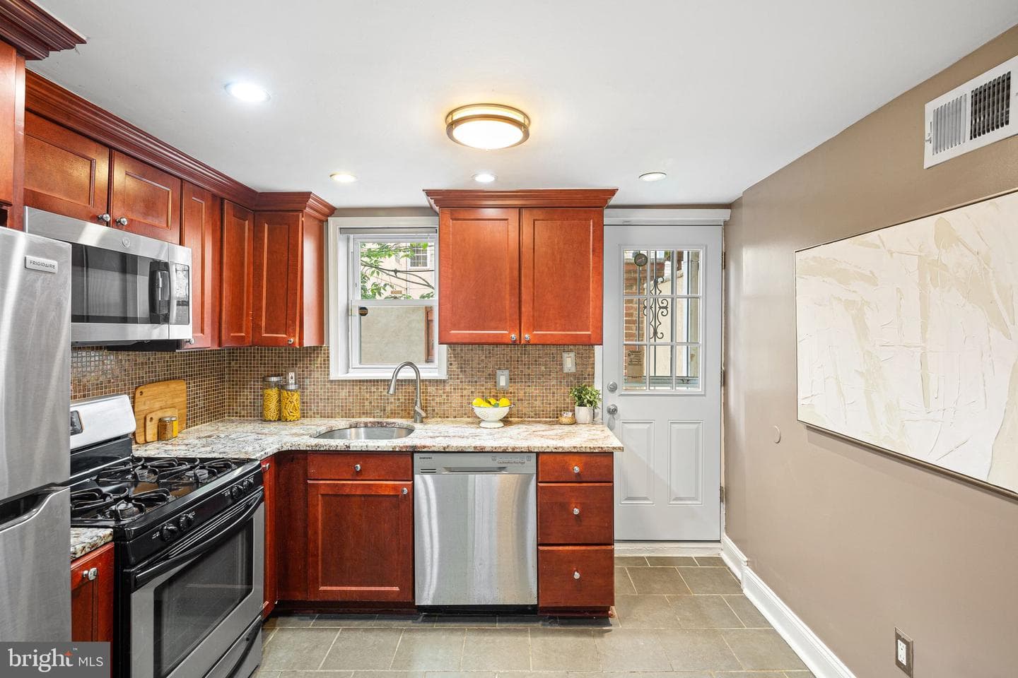 1804 Montrose Street photo 10