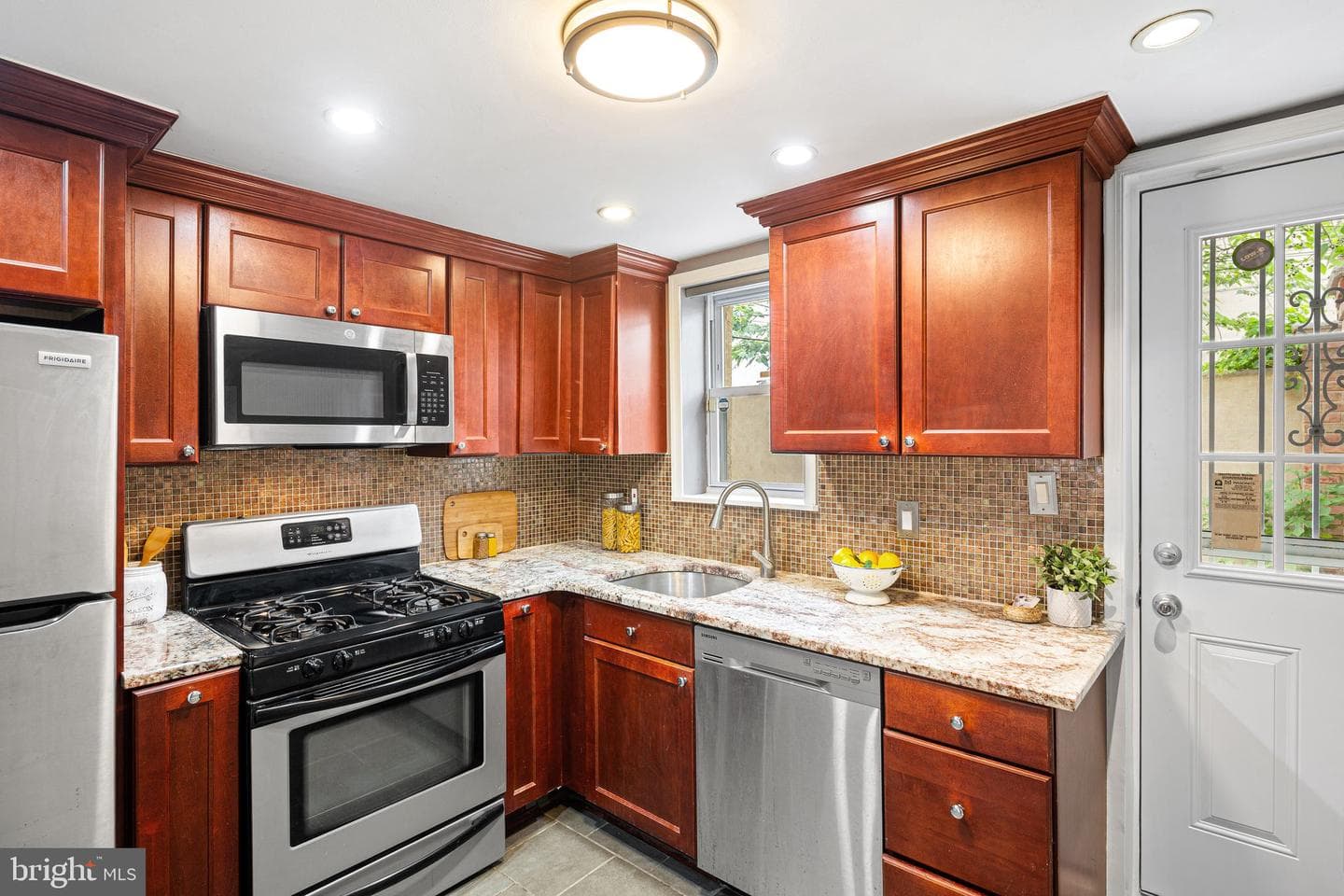1804 Montrose Street photo 11