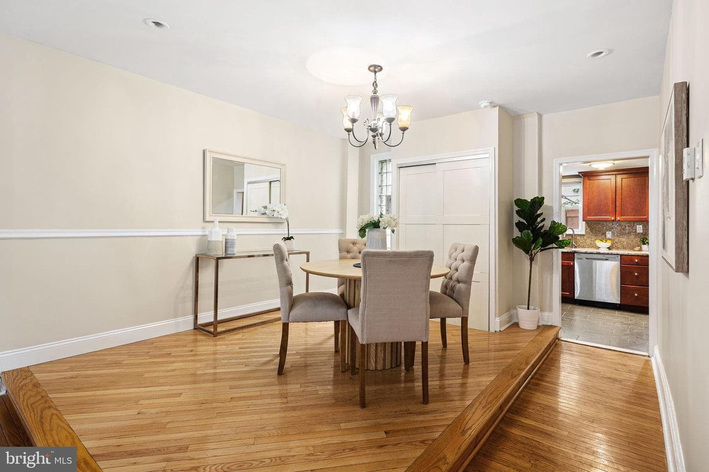 1804 Montrose Street photo 7